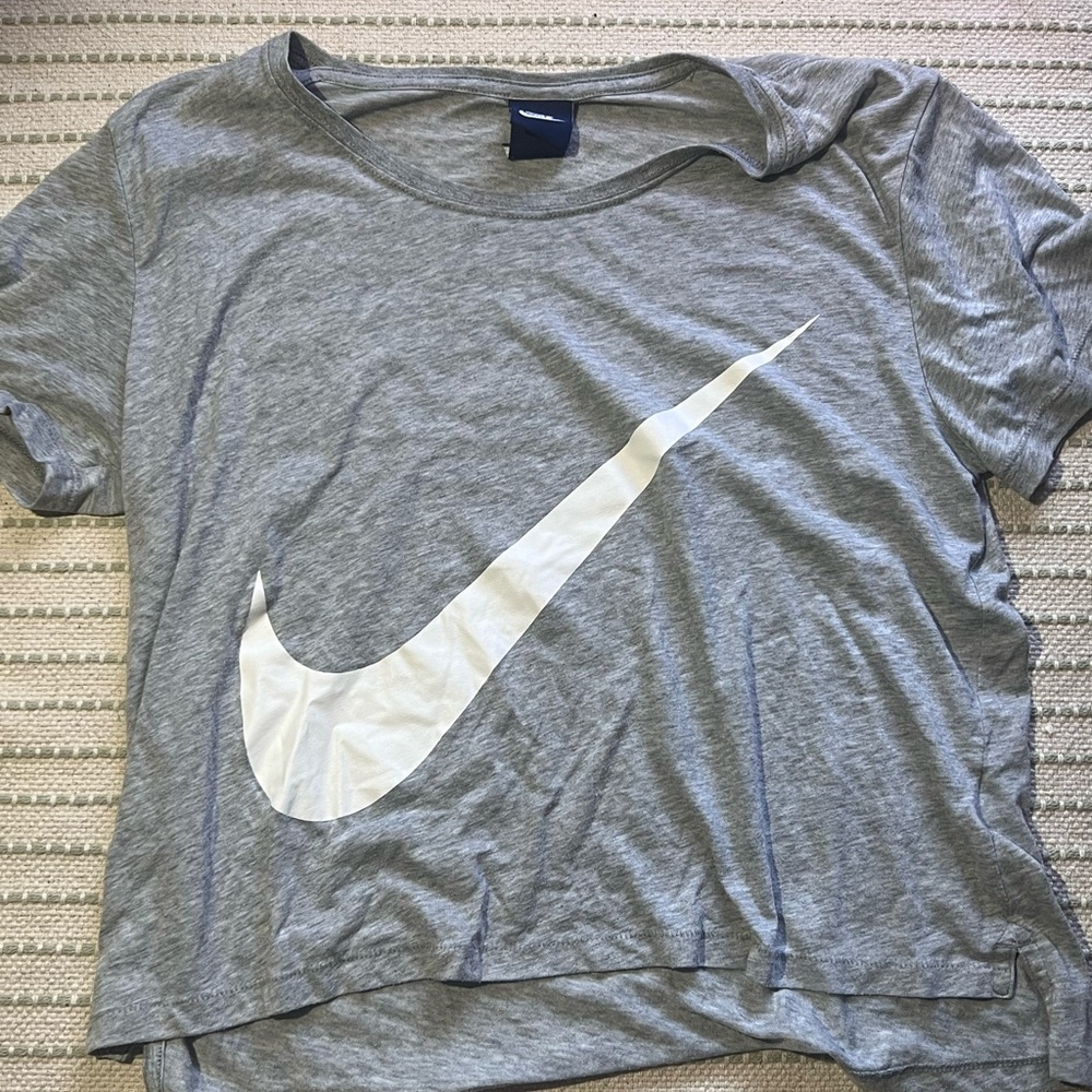 Nike Gray Graphic Short Sleeve Tee